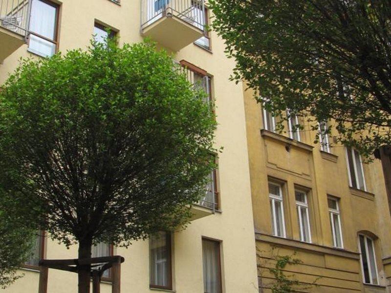 Aparthotel Austria Suites Прага Екстериор снимка